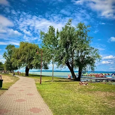 Zold Ido Apartman Διαμέρισμα *
