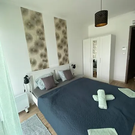 Zold Ido Apartman アパート